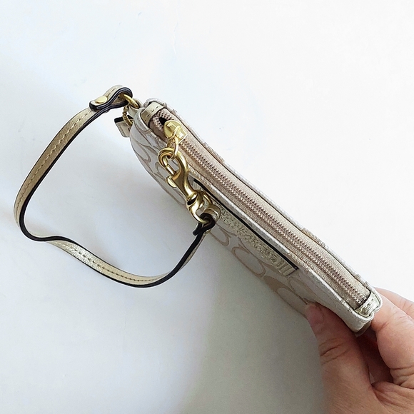 NWOT Coach Beige/Cream Satin Signature With Gold Accent Wristlet - Picture 6 of 9